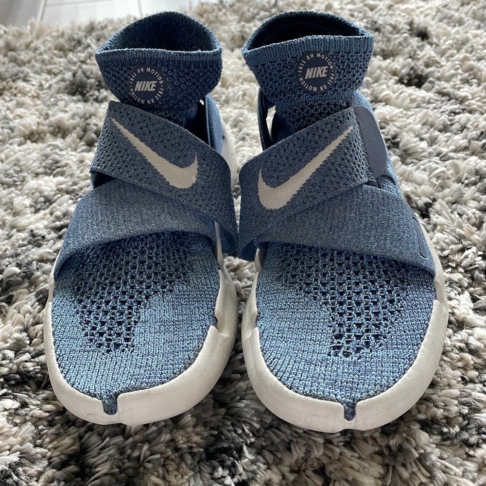 Nike women’s Free Run Motion Flyknit